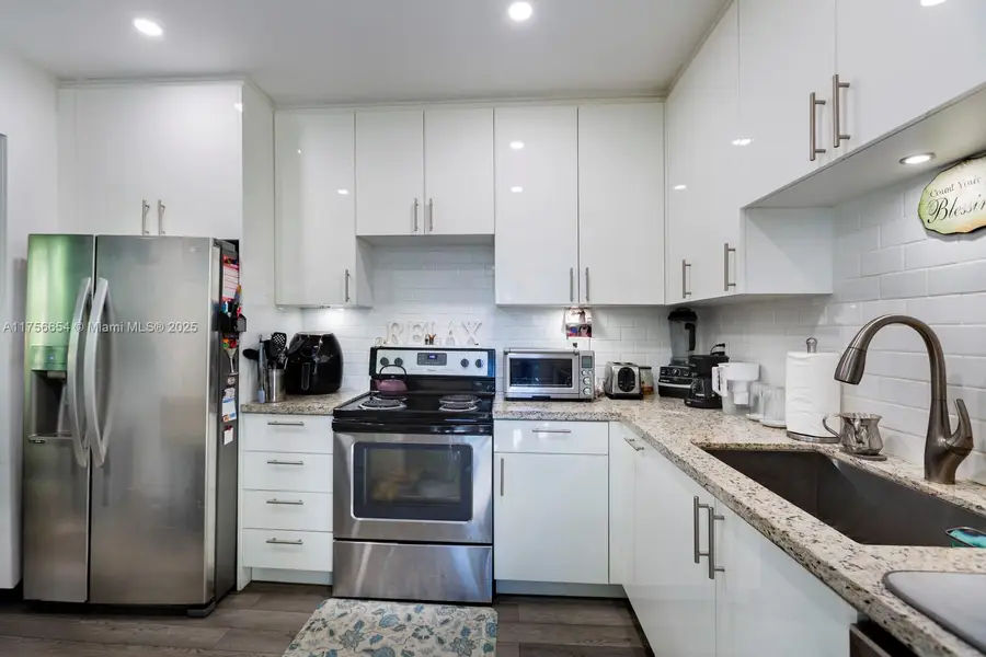 545 NE 111th St, Miami, FL 33161 - Image #3