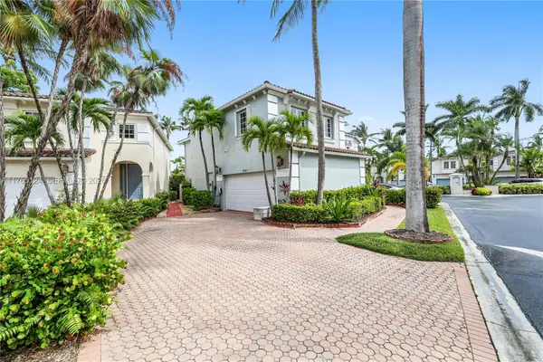 3015 NE 208th St, Aventura, FL 33180