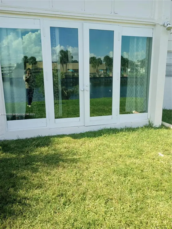 8130 Sunrise Lakes Blvd #107, Sunrise, FL 33322