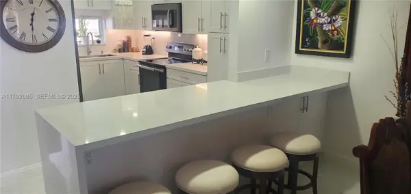 9720 S Hollybrook Lake Dr, Pembroke Pines, FL 33025