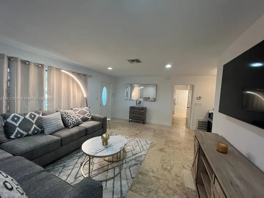 3338 Taft St, Hollywood, FL 33021 - Image #2