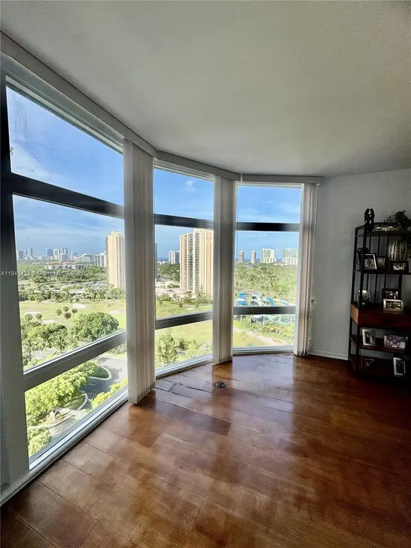 20100 W Country Club Dr #PH-04, Aventura, FL 33180