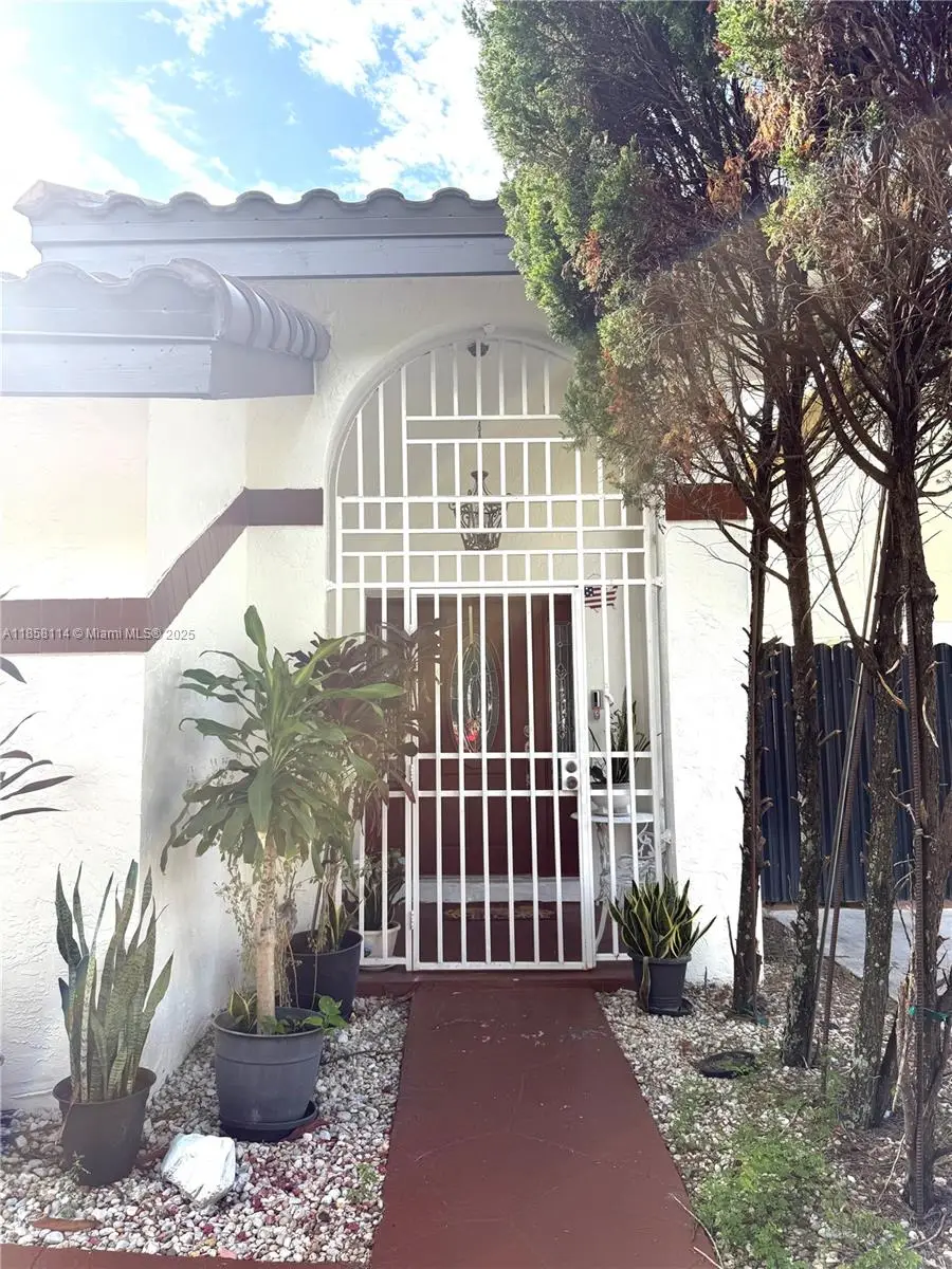 11266 SW 33rd St, Miami, FL 33165 - Image #2