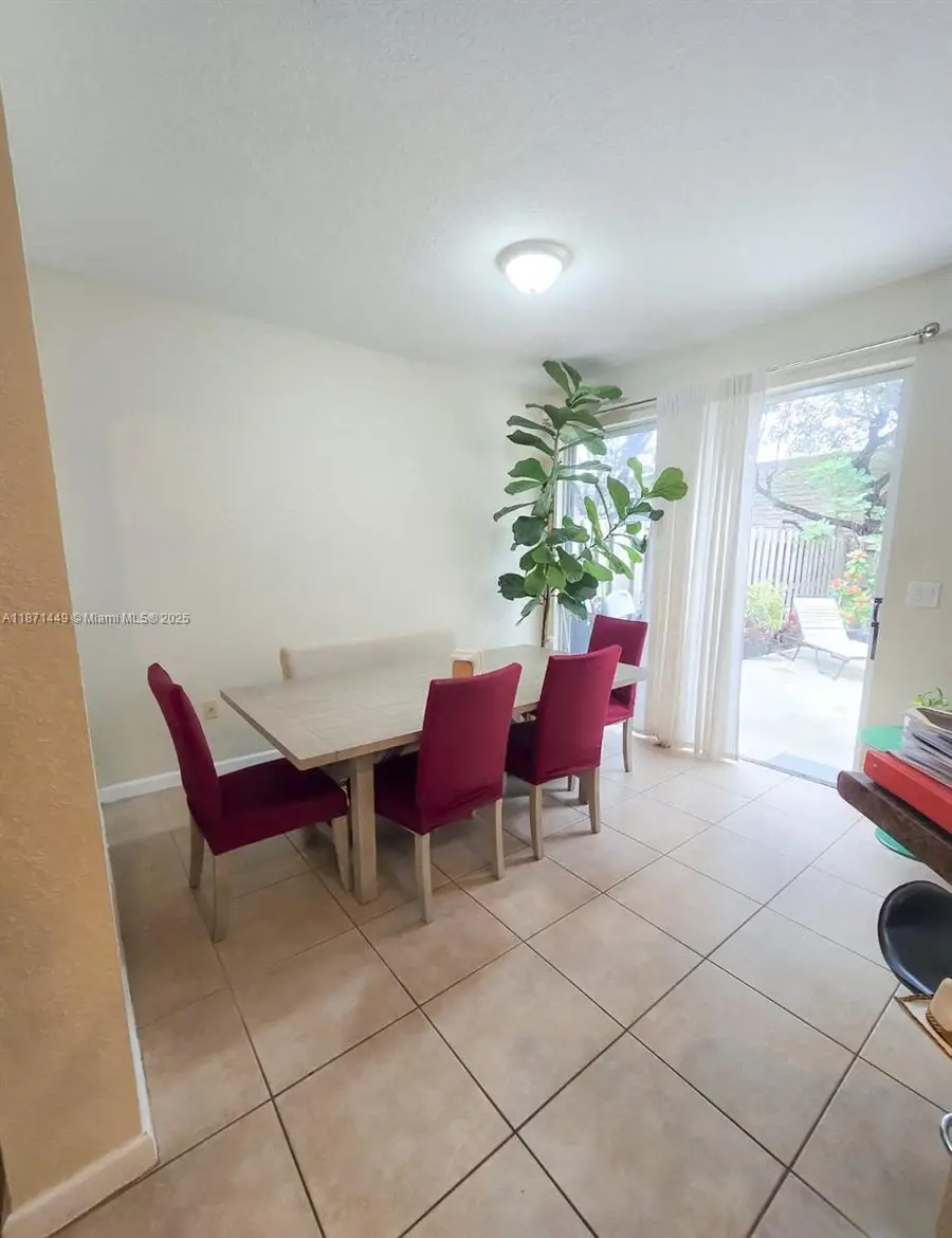 1054 NE 30th Ave, Homestead, FL 33033 - Image #2