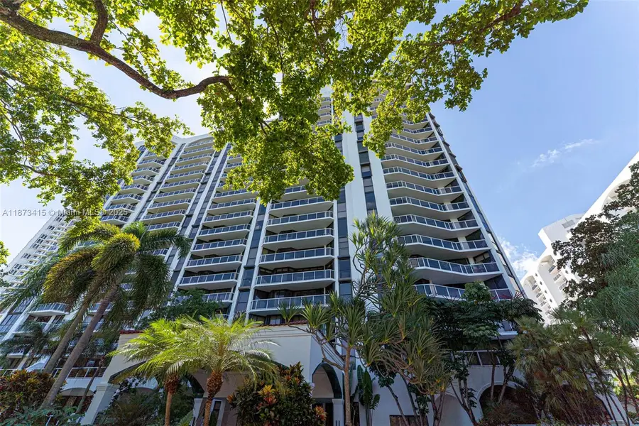 3640 Yacht Club Dr #305, Aventura, FL 33180 - Image #2