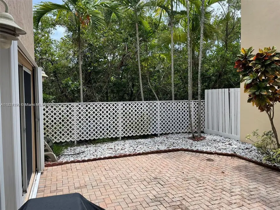 1095 Weeping Willow Way, Hollywood, FL 33019 - Image #2