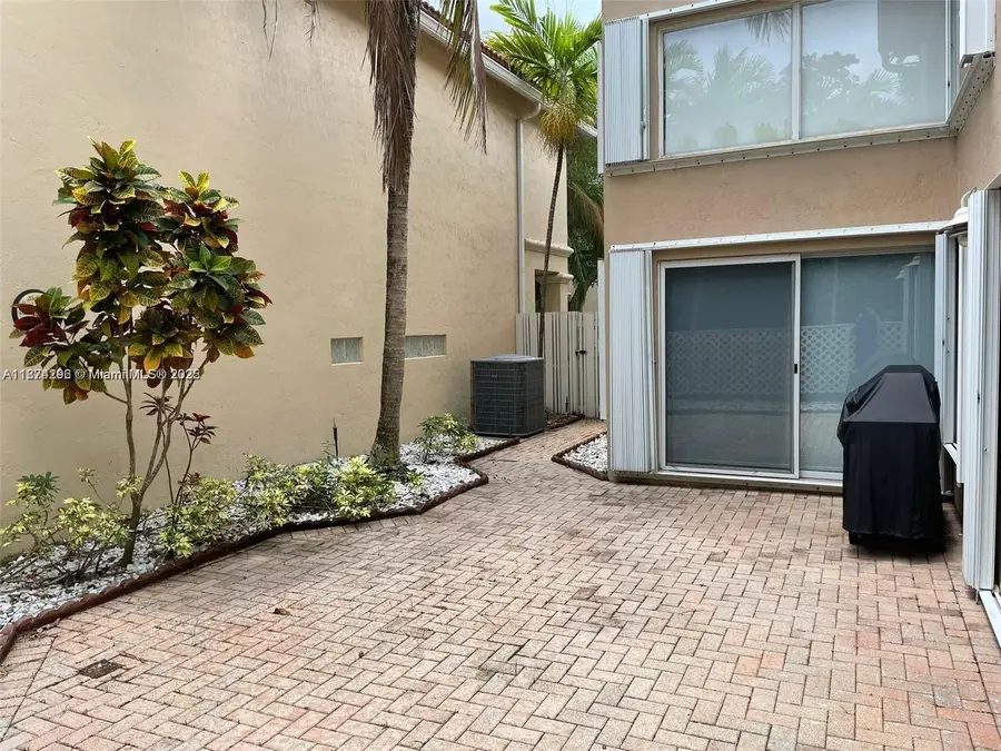 1095 Weeping Willow Way, Hollywood, FL 33019 - Image #3