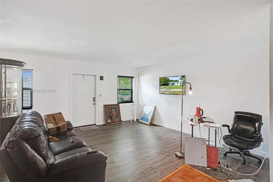 301 NW 190th St, Miami Gardens, FL 33169 - Image #3