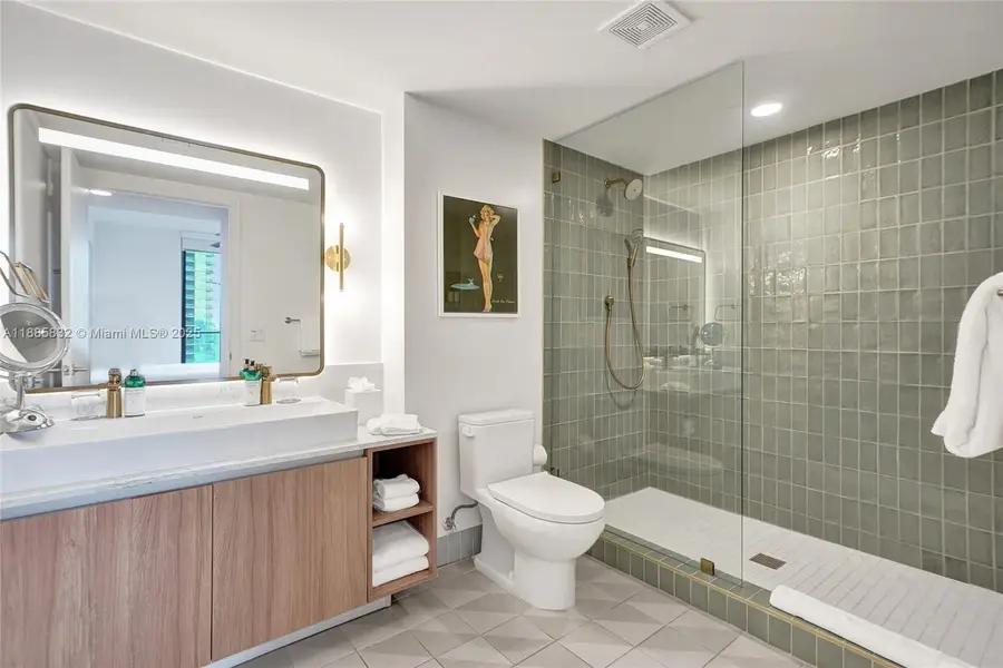 159 NE 6th St #3302, Miami, FL 33132 - Image #3