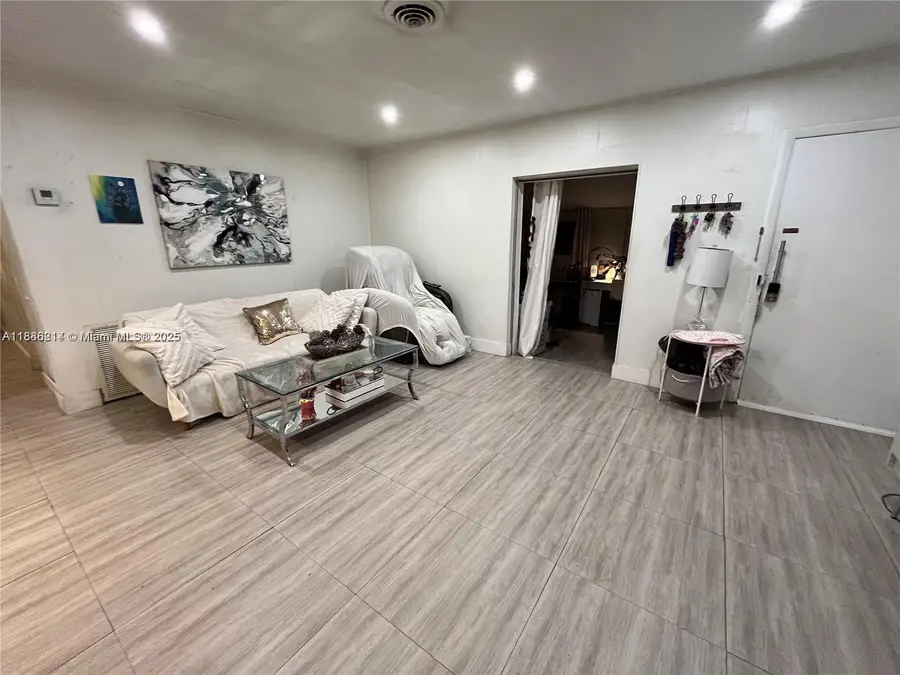 Address Withheld By Seller, Davie, FL 33167 - Image #3