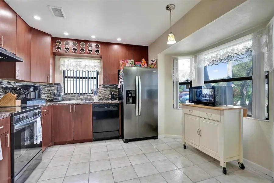450 NW 106th Ter, Pembroke Pines, FL 33026 - Image #2