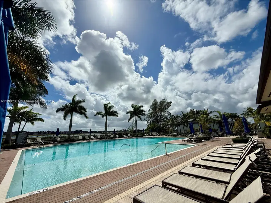 400 NE 208th Ter #400, Miami, FL 33179 - Image #2