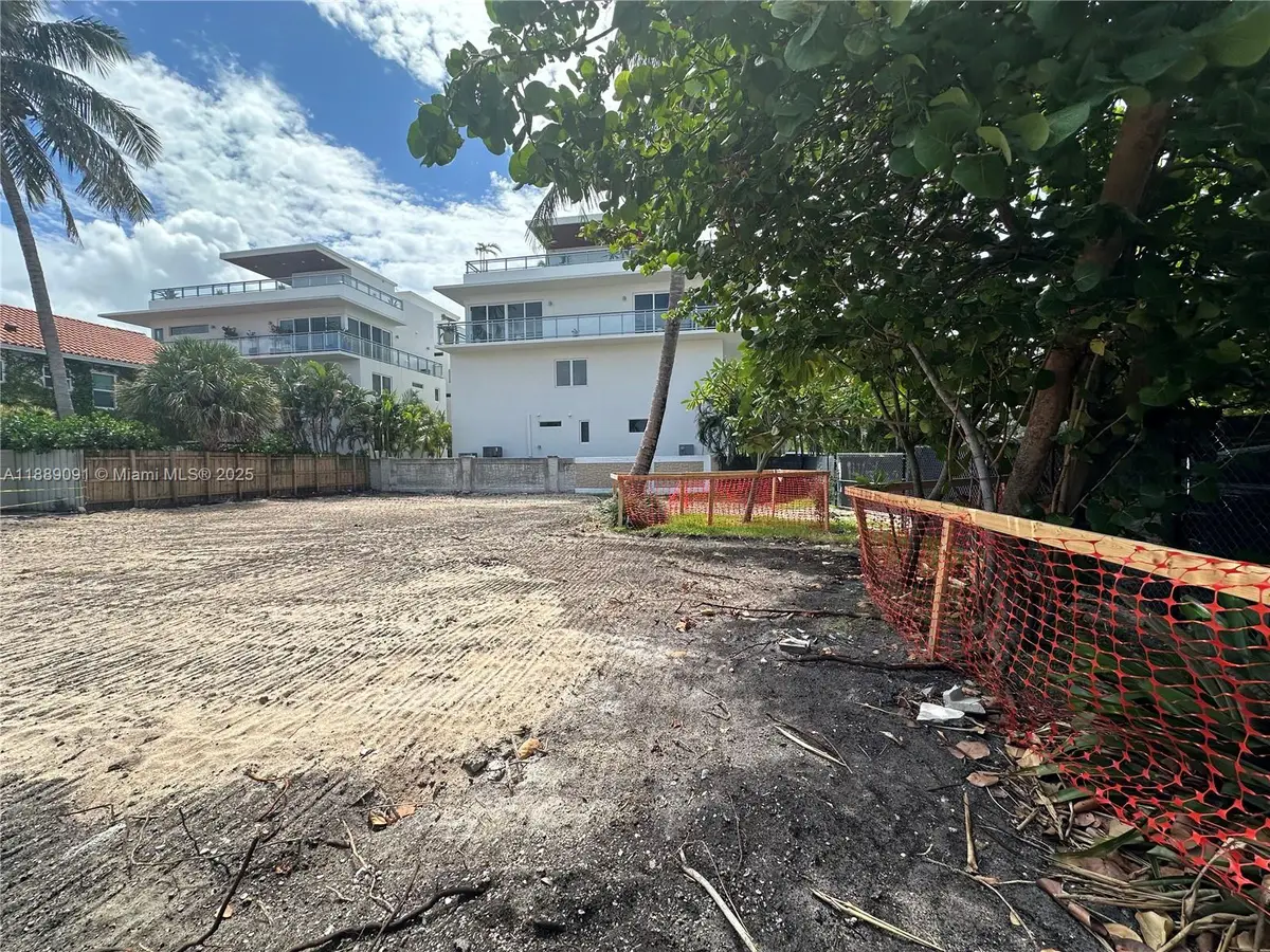 350 Walnut St, Hollywood, FL 33019 - Image #1