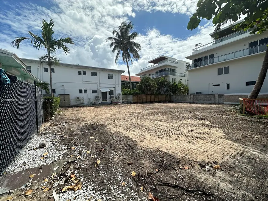 350 Walnut St, Hollywood, FL 33019 - Image #2