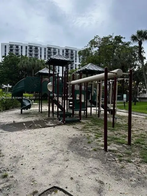 Address Withheld By Seller, Miami, FL 33181 - #3