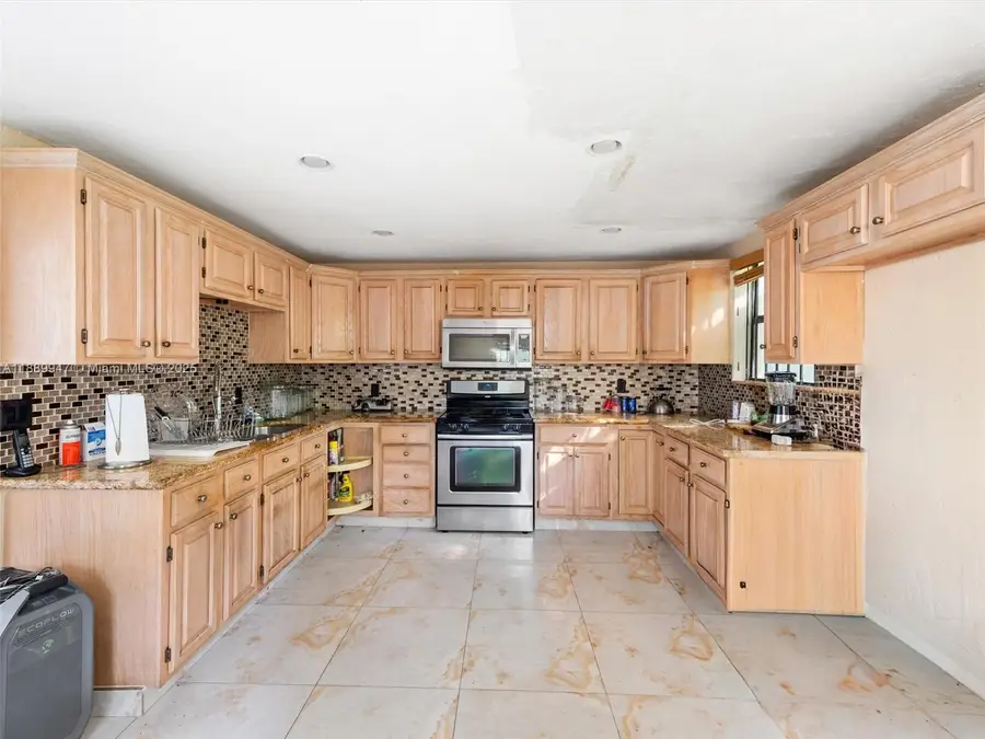 16815 NW 38th Ct, Miami Gardens, FL 33055 - Image #3