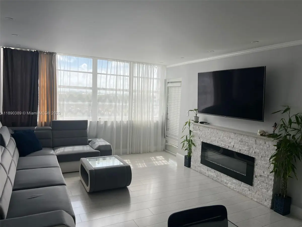 1301 NE Miami Gardens Dr #1013W, Miami, FL 33179 - Image #1