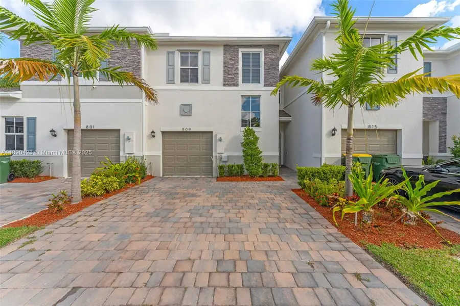 809 SE 16th Ct, Homestead, FL 33034 - Image #2