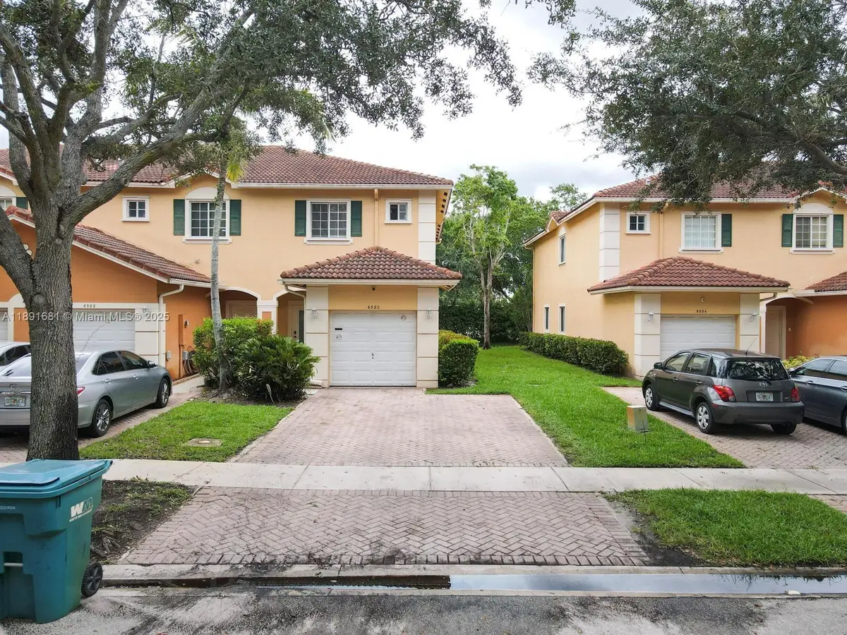 6580 Catalina Ln #6580, Tamarac, FL 33321 - Image #1