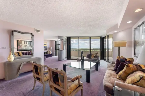 1000 Quayside Ter #PH9, Miami, FL 33138