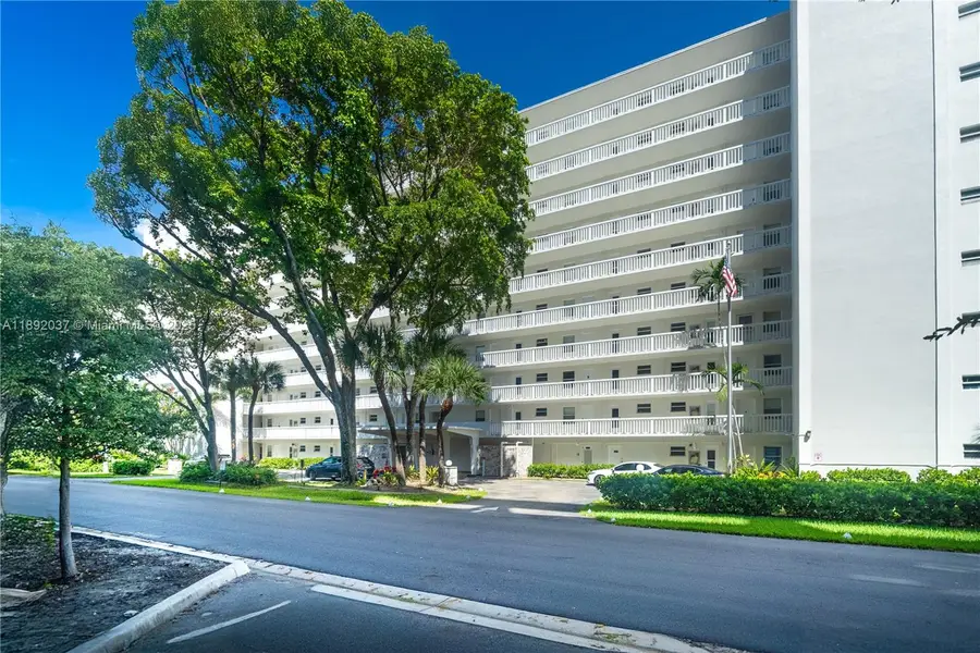 2555 NE 11th St #310, Fort Lauderdale, FL 33304 - #2