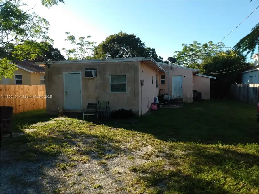 639 33rd St, West Palm Beach, FL 33407 - Image #2