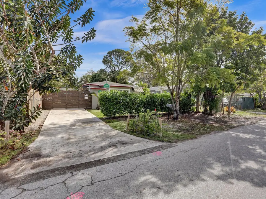 1106 NW 7th Ter, Fort Lauderdale, FL 33311 - Image #2