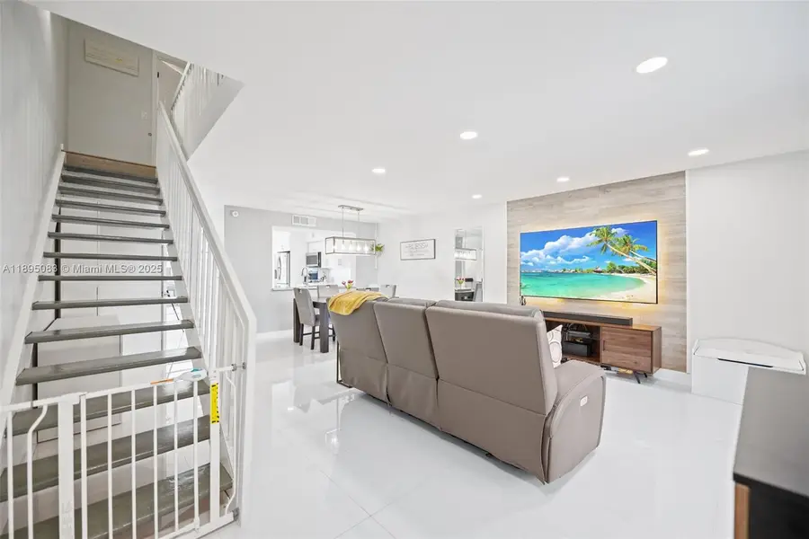 11318 NW 16th St, Pembroke Pines, FL 33026 - Image #3