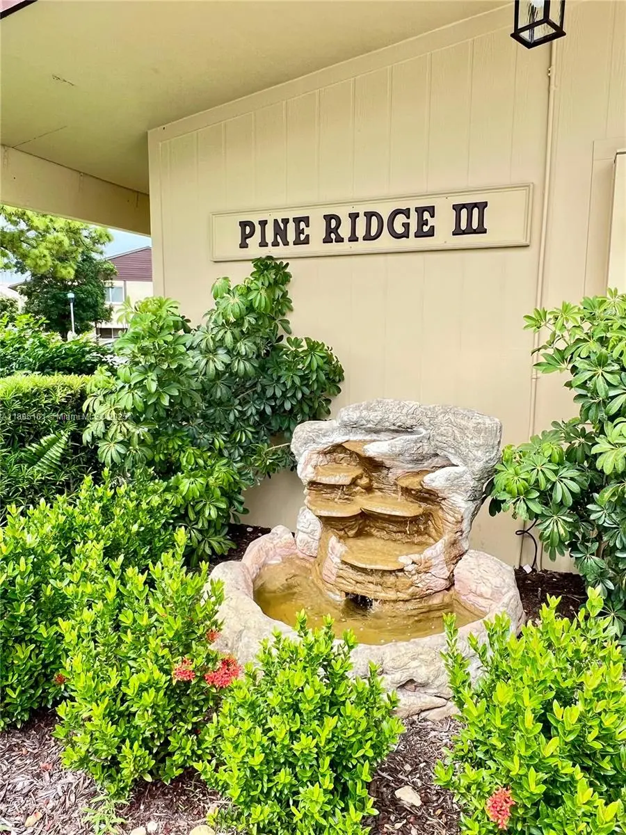 340 Pine Ridge Cir #D-1, Greenacres, FL 33463 - Image #2