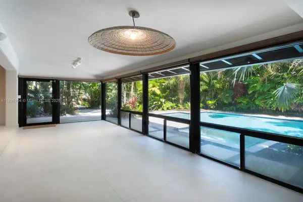 1107 NE 118th St, Biscayne Park, FL 33161