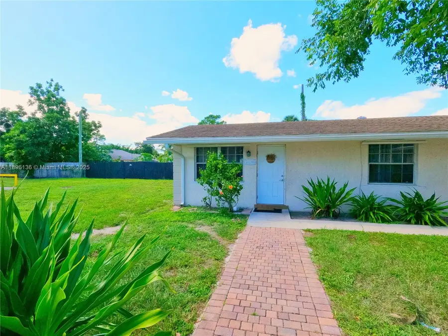 3581 Laurette Ln, Lake Worth, FL 33461 - Image #2