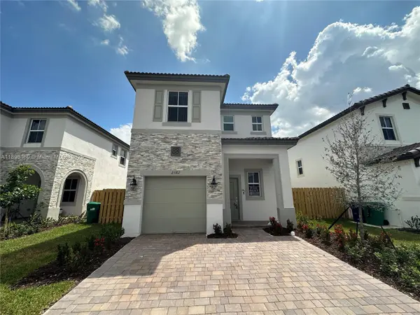 2382 NW 131st Cir, Miami, FL 33167