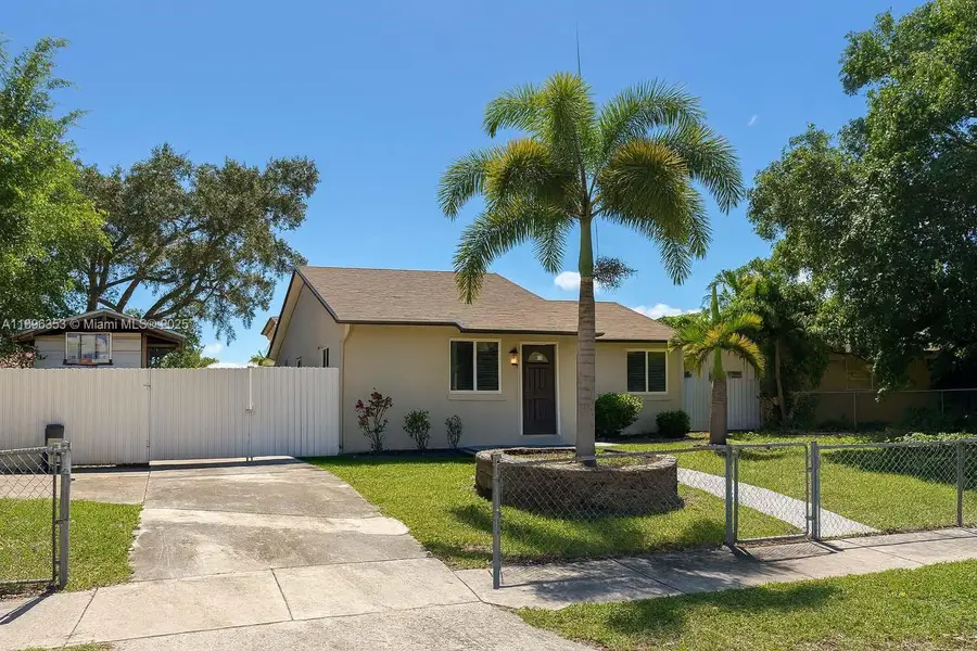 15930 SW 305th Ter, Homestead, FL 33033 - Image #2