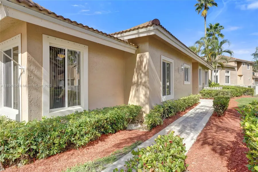 15825 SW 11th St, Pembroke Pines, FL 33027 - Image #2