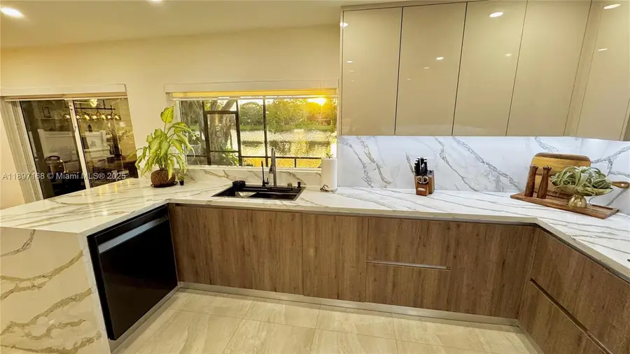 11976 NW 12th St, Pembroke Pines, FL 33026 - Image #3