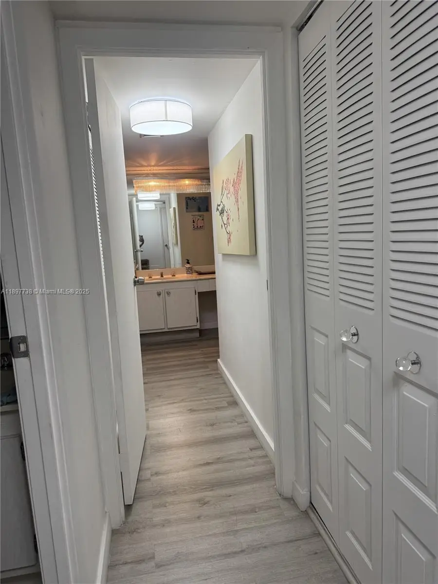 20301 W Country Club Dr #821, Aventura, FL 33180 - Image #3