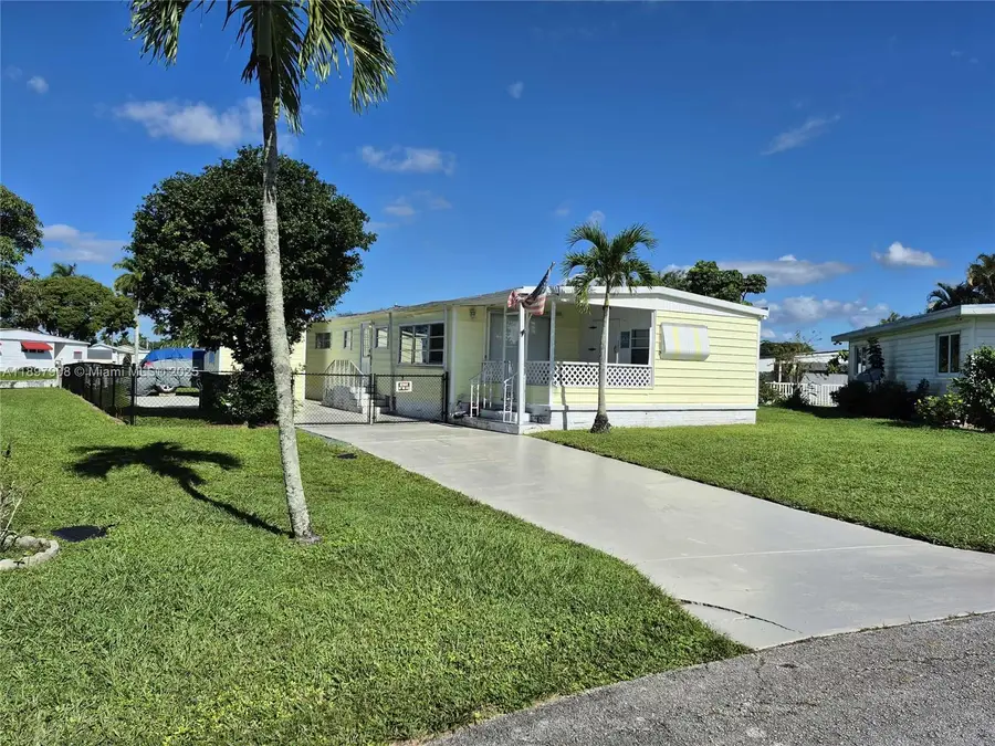 8397 SW 21st Ct, Davie, FL 33324 - Image #3