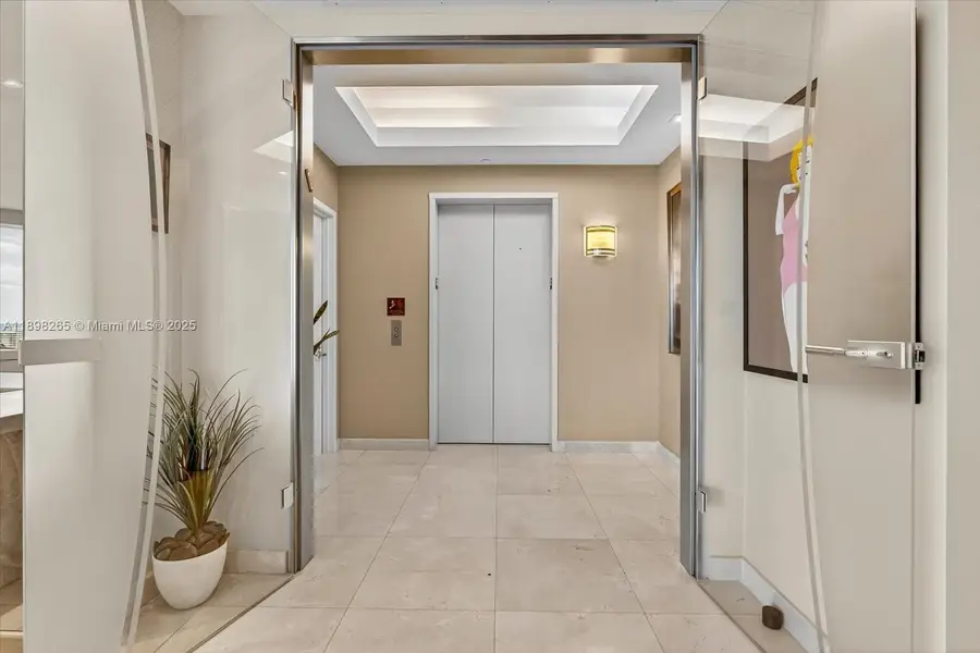 21200 Point Pl #PH 1 (2804), Aventura, FL 33180 - Image #2