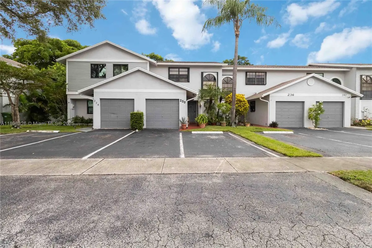 230 NW 106th Ter, Pembroke Pines, FL 33026 - Image #1