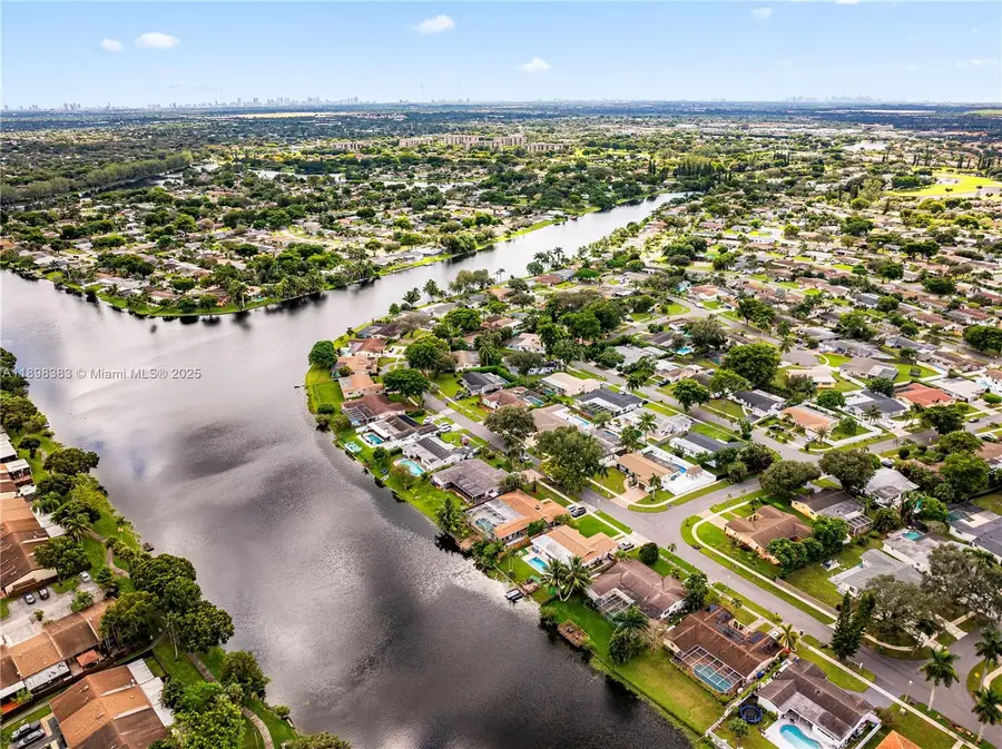 11041 NW 22nd St, Pembroke Pines, FL 33026 - Image #2