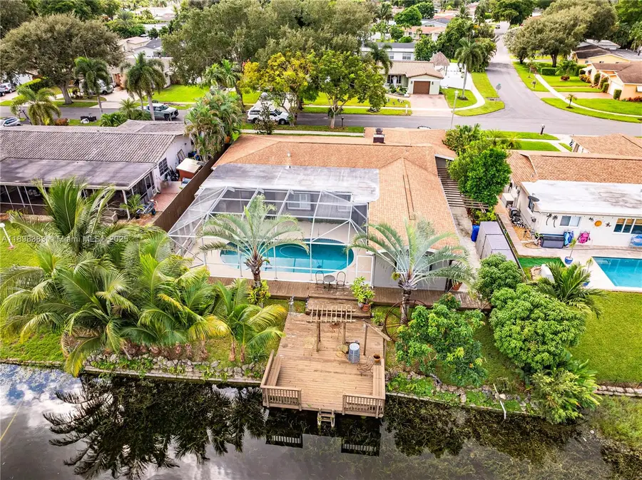 11041 NW 22nd St, Pembroke Pines, FL 33026 - Image #3