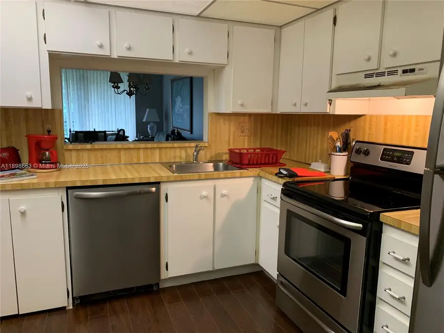 900 Colony Point Cir #305, Pembroke Pines, FL 33026 - Image #3