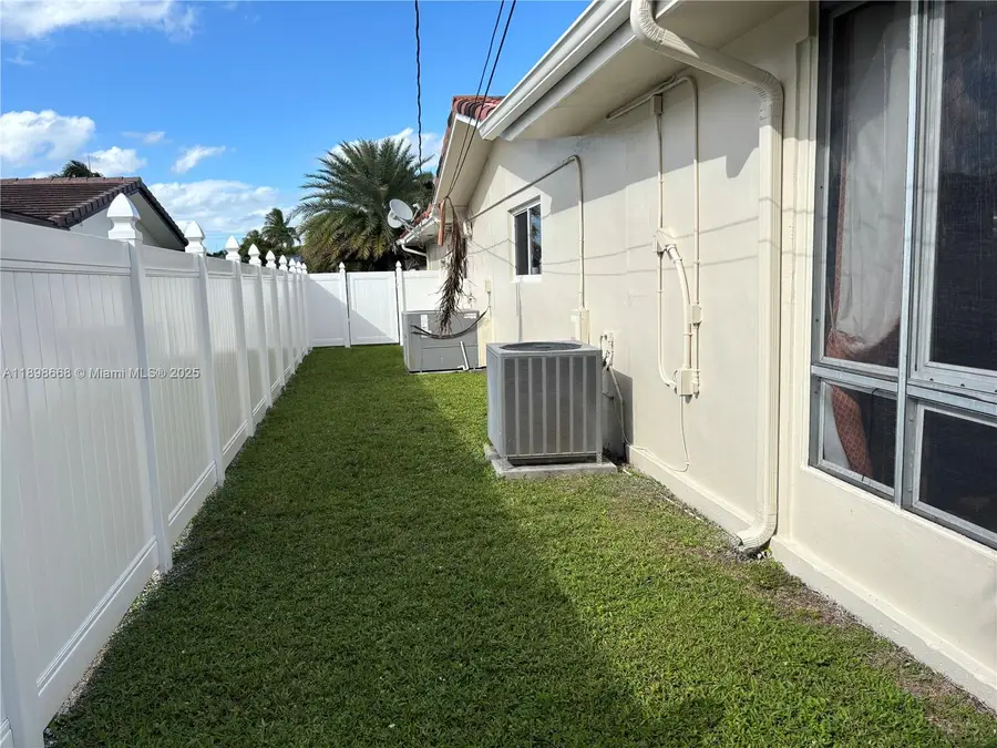 4812 Van Buren St, Hollywood, FL 33021 - Image #2