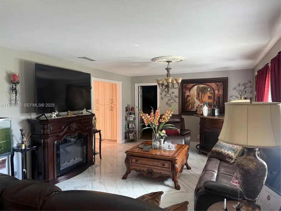 126 Sunflower Cir, Royal Palm Beach, FL 33411 - Image #3