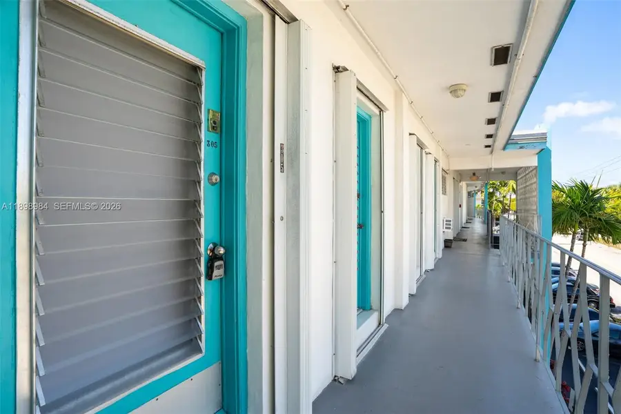 2500 Diana Dr #305, Hallandale Beach, FL 33009 - Image #3