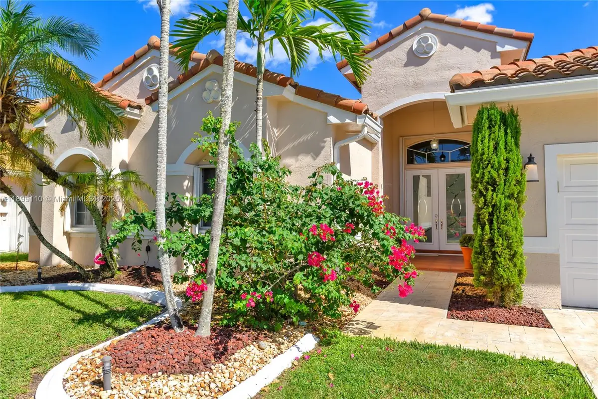 341 SW 184th Ter, Pembroke Pines, FL 33029 - Image #1