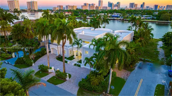 929 N Southlake Dr, Hollywood, FL 33019