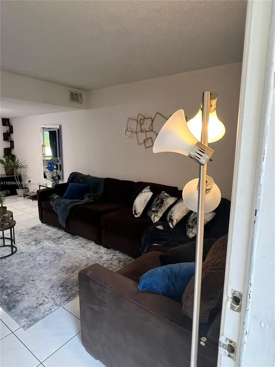 431 NW 82nd Ave #909, Miami, FL 33126 - Image #3