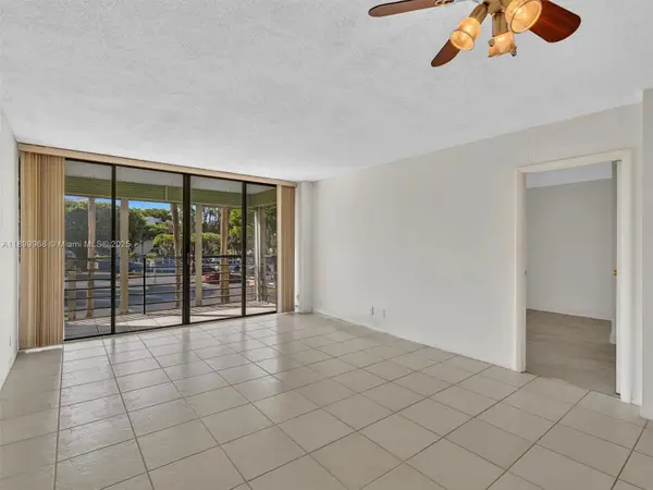20500 W Country Club Dr #203, Aventura, FL 33180