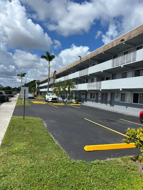 11005 SW 1st St #302, Sweetwater, FL 33174